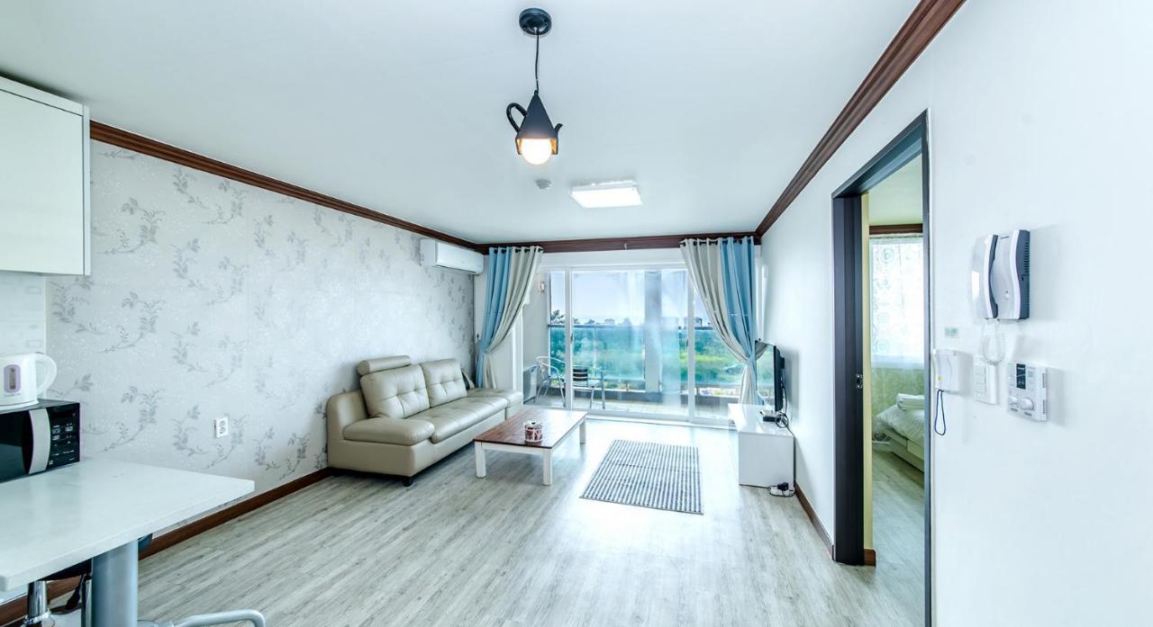 Villa Ghost House Jeju Habitación foto
